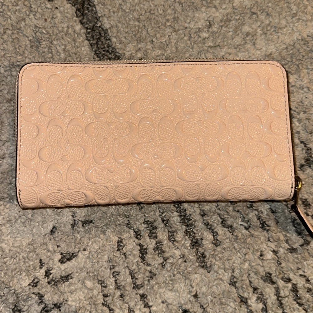 COACH ACCORDION ZIP IN SIGNATURE‎ DEBOSSED WALLET 54805 PASTEL PINK LEATHER - Picture 3 of 6
